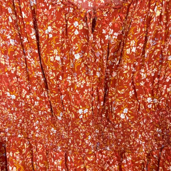 Old Navy Puff-Sleeve Floral-Print Smocked Peplum Blouse - Picture 3 of 6